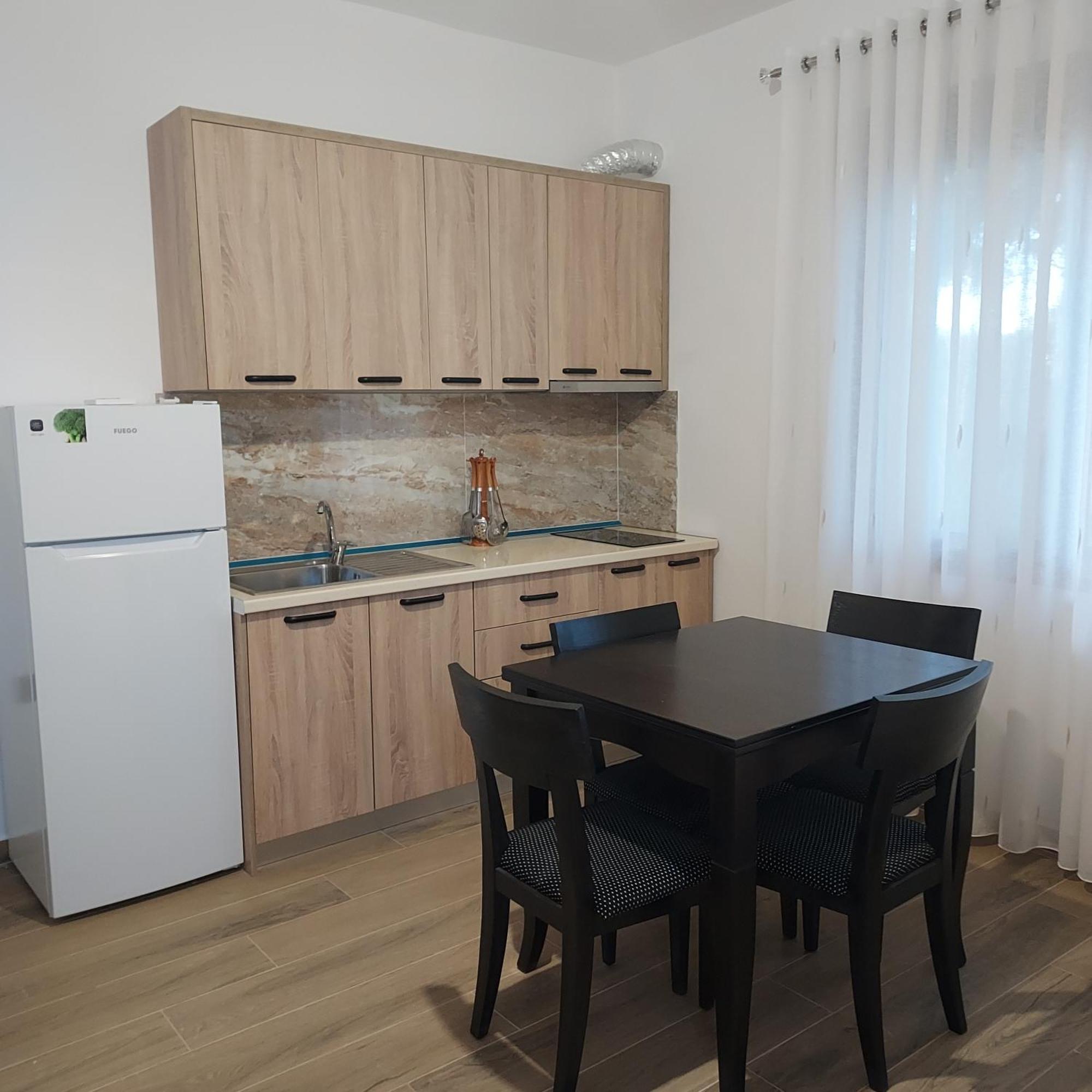 Guesthouse Vlorë Esterno foto